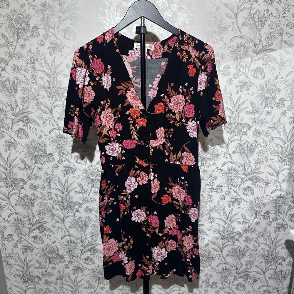 Band of Gypsies Black Floral Mini Dress. Size: Large